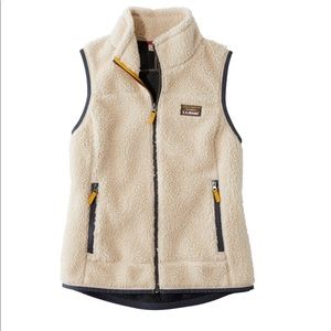Woman’s Mountain Pile Fleece Vest in Natural